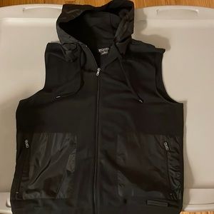 Sleeveless lightweight with hood size XL